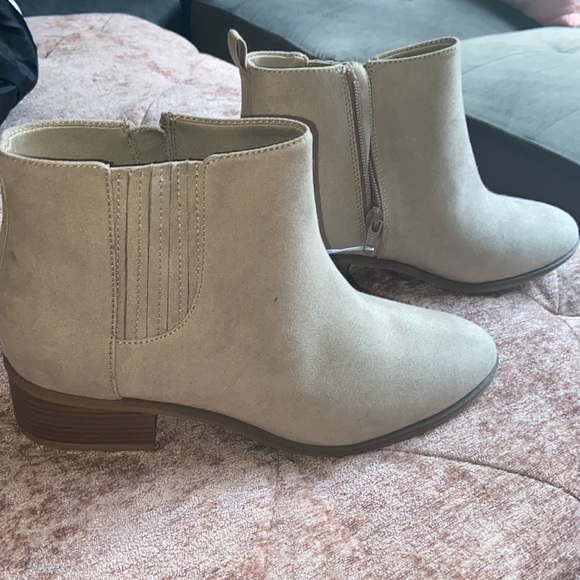 Old Navy Ankle Boots - Picture 1 of 4